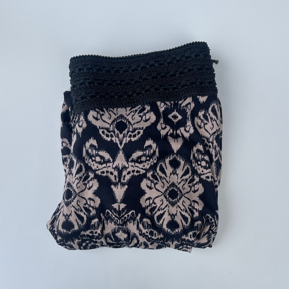 Black and Cream Patterned Women leggings